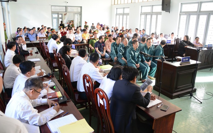 Xét xử đường dây buôn lậu xăng, dầu ngàn tỉ