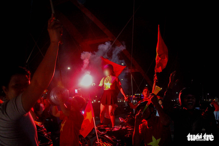 Đi bão sai luật, nhiều xe cộ bị tạm giữ - Ảnh 2.