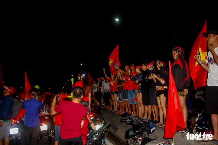 Đi bão sai luật, nhiều xe cộ bị tạm giữ - Ảnh 3.