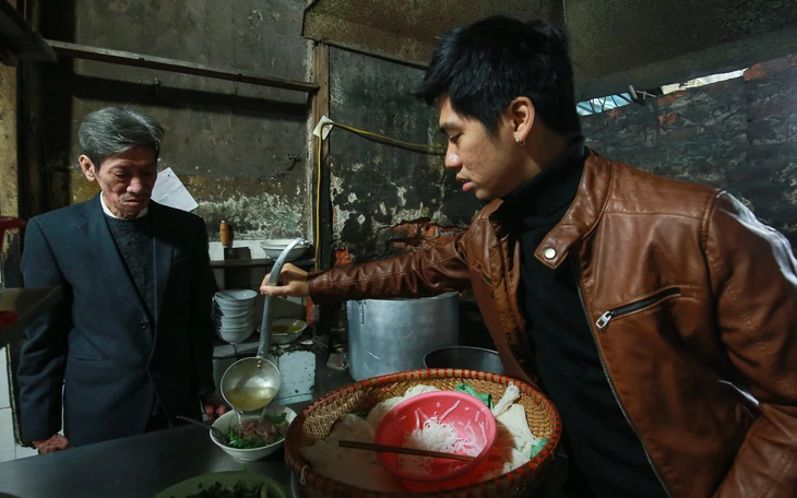 Những ngày cuối cùng của Phở Thìn Bờ Hồ ở 61 Đinh Tiên Hoàng trước khi phải di dời - Ảnh 5.