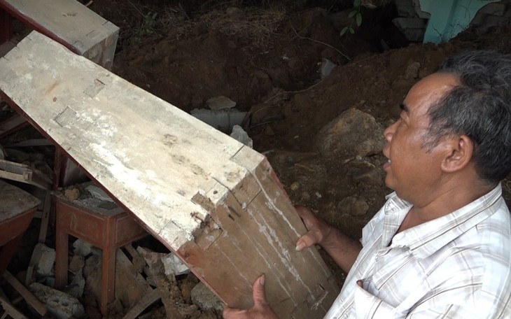 Quảng Ngãi: một nhà văn hóa xã bị núi lở vùi lấp