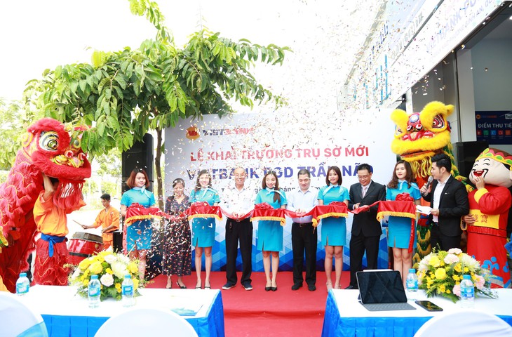 Vietbank Trần Não khai trương trụ sở mới - Ảnh 1.