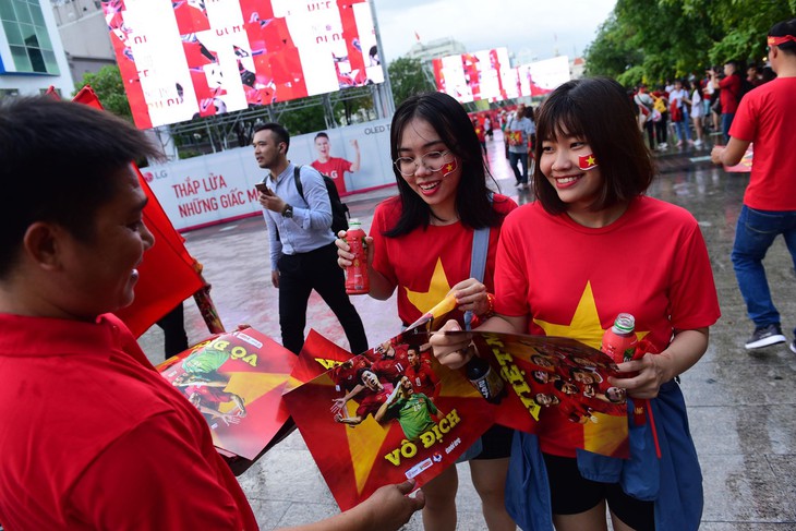 Cả nước bắt đầu sôi sục trước trận chung kết lượt về - Ảnh 15. Cả nước bắt đầu sôi sục trước trận chung kết lượt về - Ảnh 15.