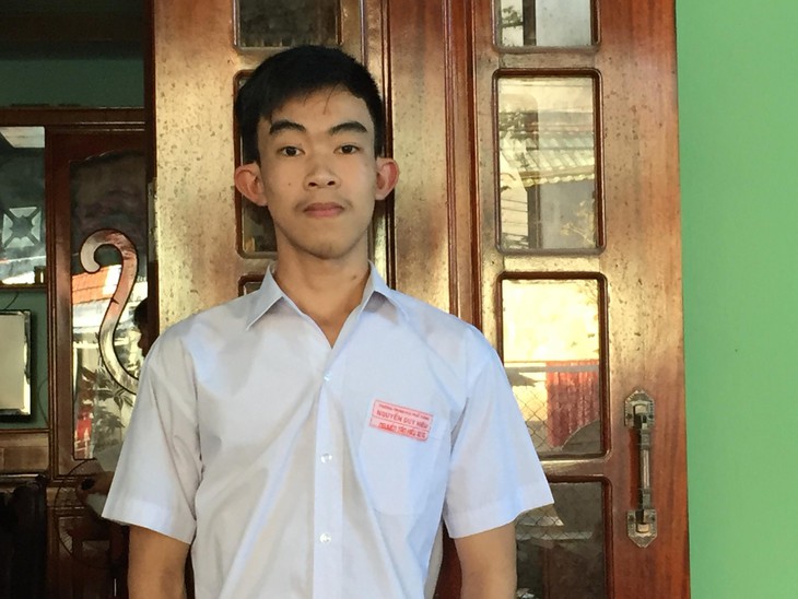 Trao bằng khen học sinh nhặt 50 triệu đồng trả cho người mất - Ảnh 1. Trao bằng khen học sinh nhặt 50 triệu đồng trả cho người mất - Ảnh 1.