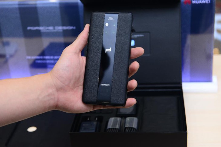Trên tay Porsche Design Huawei Mate 20 RS: hội tụ công nghệ tối tân - Ảnh 1. Trên tay Porsche Design Huawei Mate 20 RS: hội tụ công nghệ tối tân - Ảnh 1.