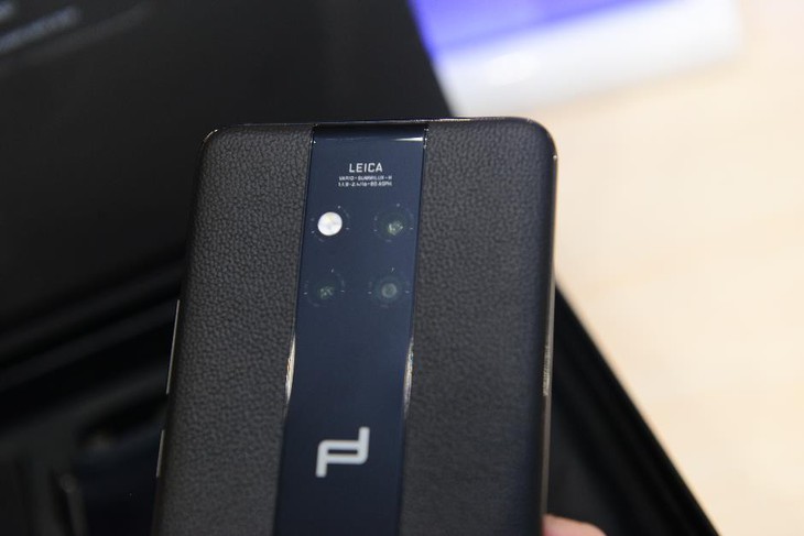 Trên tay Porsche Design Huawei Mate 20 RS: hội tụ công nghệ tối tân - Ảnh 2. Trên tay Porsche Design Huawei Mate 20 RS: hội tụ công nghệ tối tân - Ảnh 2.