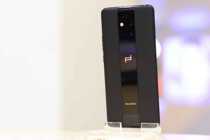 Trên tay Porsche Design Huawei Mate 20 RS: hội tụ công nghệ tối tân - Ảnh 4. Trên tay Porsche Design Huawei Mate 20 RS: hội tụ công nghệ tối tân - Ảnh 4.