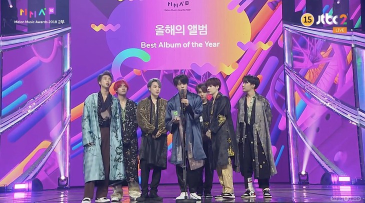 BTS ‘đốt cháy’ sân khấu cùng 7 cúp tại giải âm nhạc Melon 2018 - Ảnh 7.