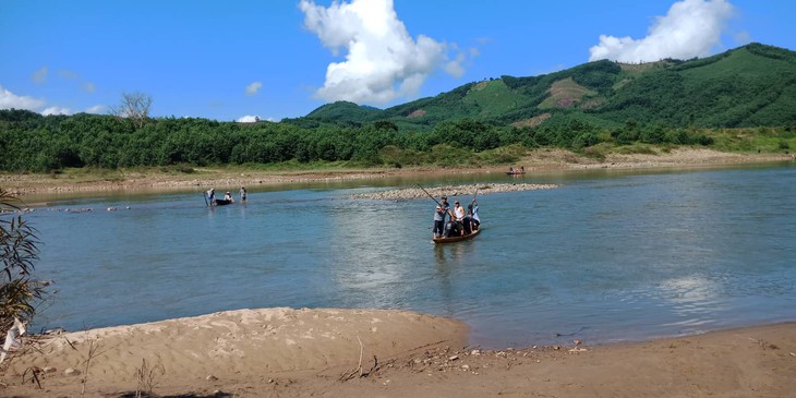 Thi thể người đàn ông bị thủy điện Sông Tranh xả nước cuốn trôi hơn 5km - Ảnh 1.