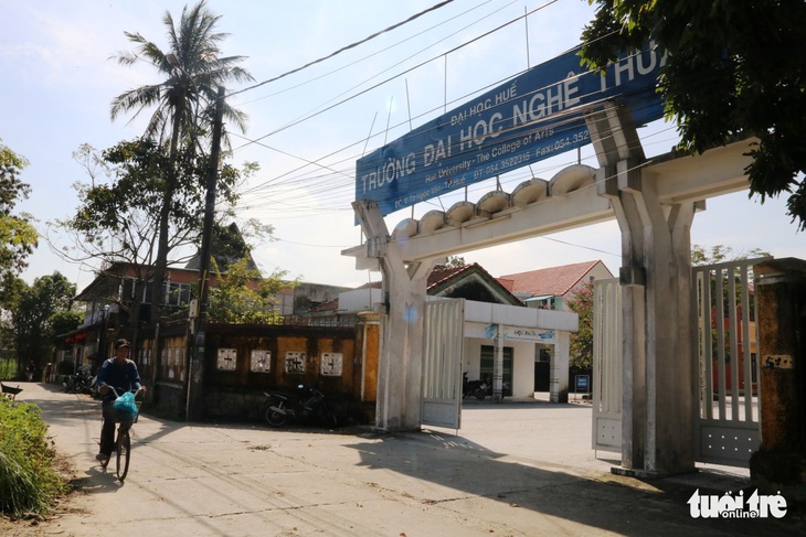 Tổ chức dạy sai chương trình được duyệt, một trưởng khoa bị kỷ luật - Ảnh 1. Tổ chức dạy sai chương trình được duyệt, một trưởng khoa bị kỷ luật - Ảnh 1.