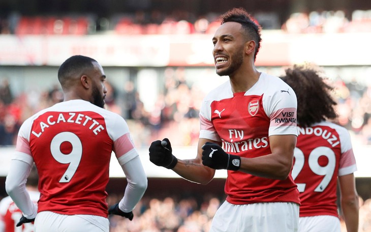 Aubameyang lập cú đúp, Arsenal thắng dễ Burnley