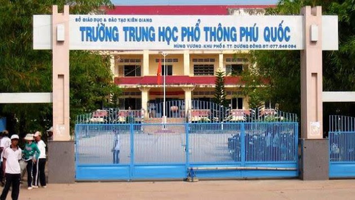 Hàng trăm học sinh Phú Quốc phải thi lại môn toán lớp 11 - Ảnh 1. Hàng trăm học sinh Phú Quốc phải thi lại môn toán lớp 11 - Ảnh 1.