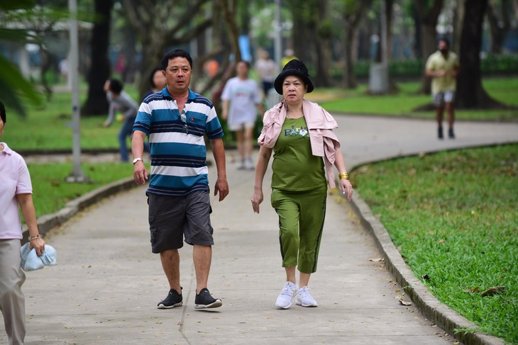 Đông lạnh, người già nên phòng thủ thế nào? - Ảnh 1.