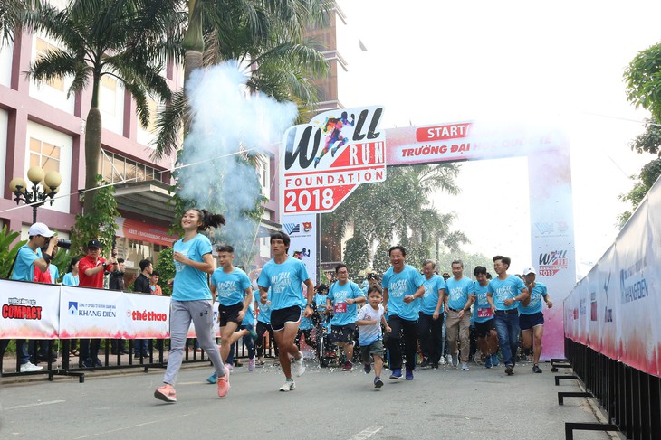 2.000 sinh viên tham gia đường chạy nghị lực - Ảnh 6. 2.000 sinh viên tham gia đường chạy nghị lực - Ảnh 6.