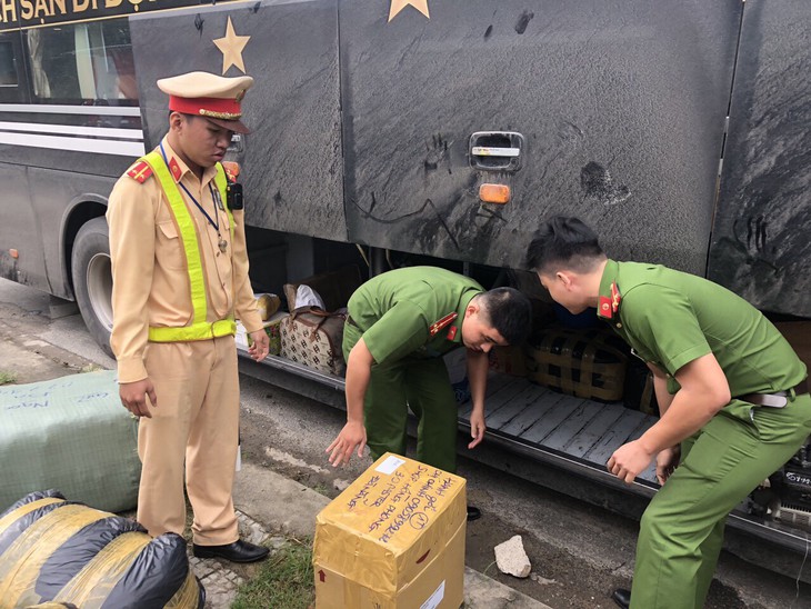 Đà Nẵng kiểm tra ma túy tài xế các loại xe - Ảnh 1.