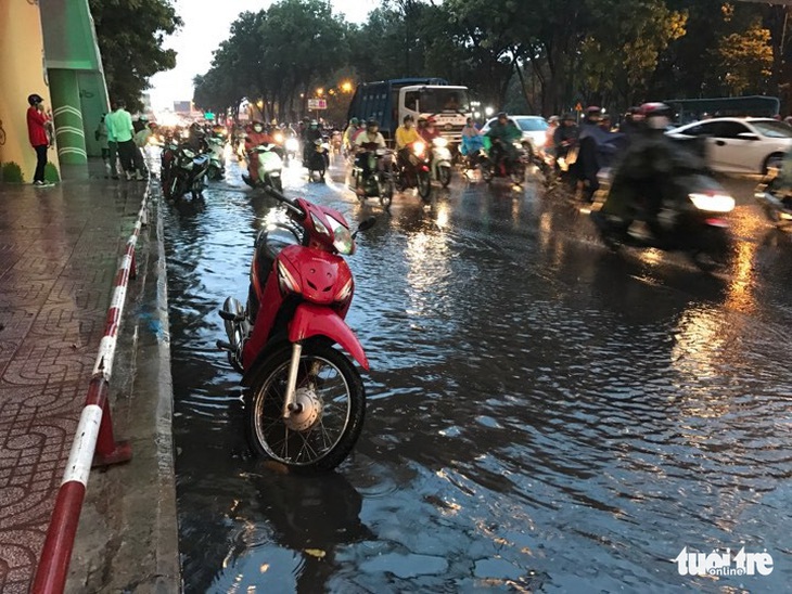 Nam Bộ mưa trên diện rộng trong hai ngày tới - Ảnh 1.