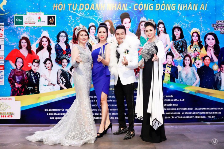 Hoa hậu Vũ Thanh Thảo tươi sắc trong đêm tiệc - Ảnh 2. Hoa hậu Vũ Thanh Thảo tươi sắc trong đêm tiệc - Ảnh 2.