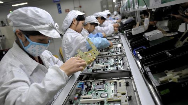 Foxconn và Apple chuyển bớt lắp ráp iPhone từ Trung Quốc sang Ấn Độ - Ảnh 1.