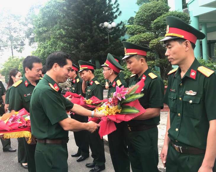 Sáu y, bác sĩ ra Trường Sa làm nhiệm vụ - Ảnh 1. Sáu y, bác sĩ ra Trường Sa làm nhiệm vụ - Ảnh 1.