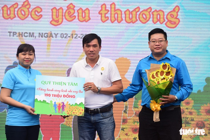 Ngày hội hoa hướng dương: Nhân lên triệu tấm lòng - Ảnh 4.