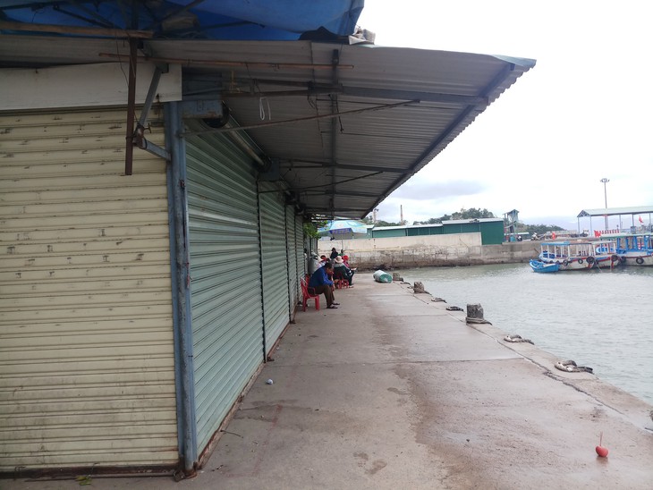 Vắng tour trên vịnh Nha Trang dịp nghỉ Tết Dương lịch - Ảnh 2. Vắng tour trên vịnh Nha Trang dịp nghỉ Tết Dương lịch - Ảnh 2.