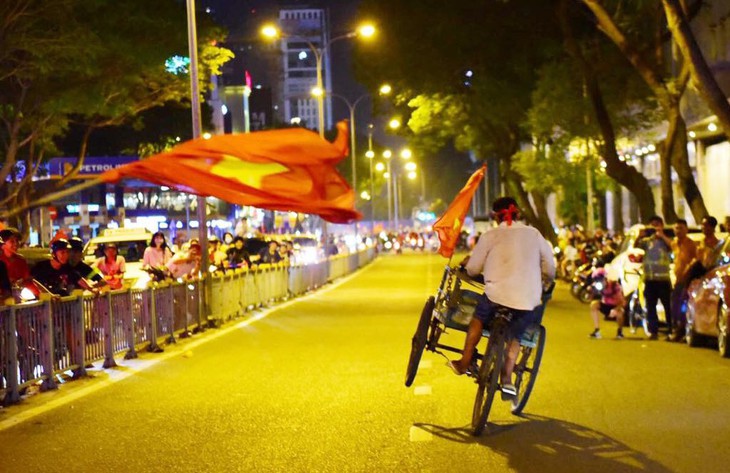 Chuẩn bị phương án chống bão sau trận bán kết AFF Cup 2018 - Ảnh 1.