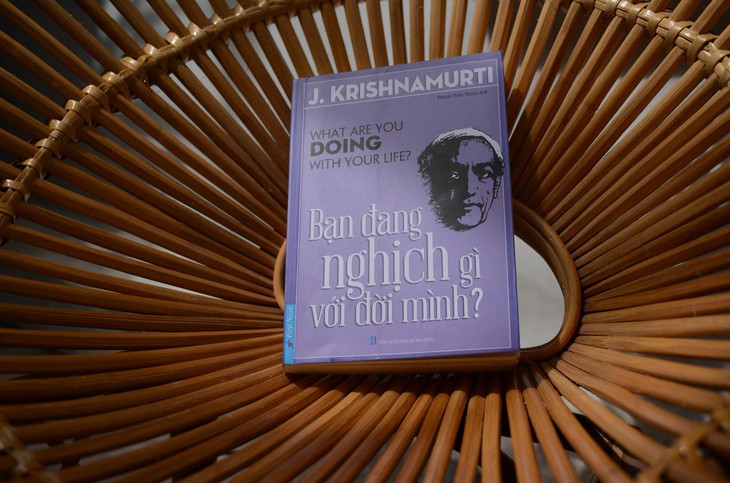 Sao lại chỉ học cách kiếm sống thay vì học về nghệ thuật sống? - Ảnh 2.