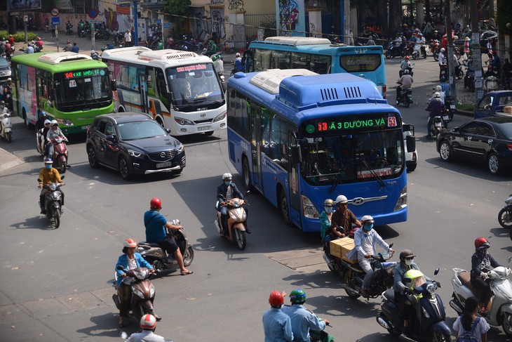 Trợ giá 1.000 tỉ mỗi năm, khách đi xe buýt vẫn giảm - Ảnh 2.