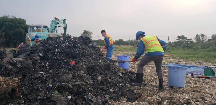 Vụ đem chất thải san lấp mặt bằng: Chất thải có nguồn gốc từ sản xuất giấy - Ảnh 4.