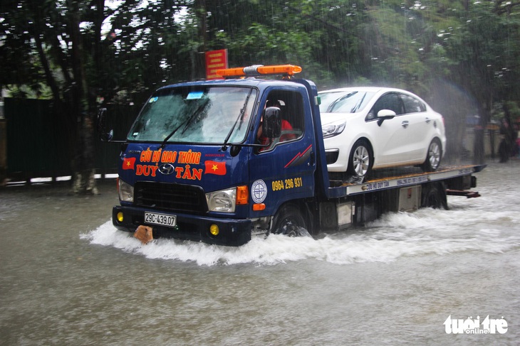 Mưa lớn, nhiều tuyến đường ở Vinh thành sông’ - Ảnh 12. Mưa lớn, nhiều tuyến đường ở Vinh thành sông’ - Ảnh 12.