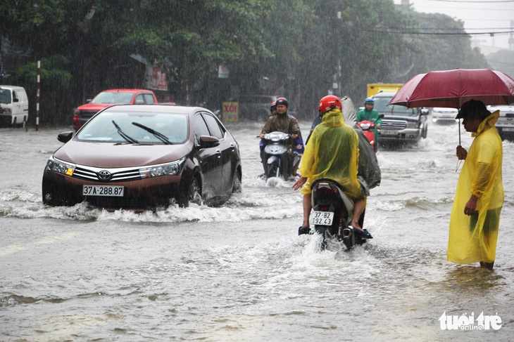 Mưa lớn, nhiều tuyến đường ở Vinh thành sông’ - Ảnh 4. Mưa lớn, nhiều tuyến đường ở Vinh thành sông’ - Ảnh 4.