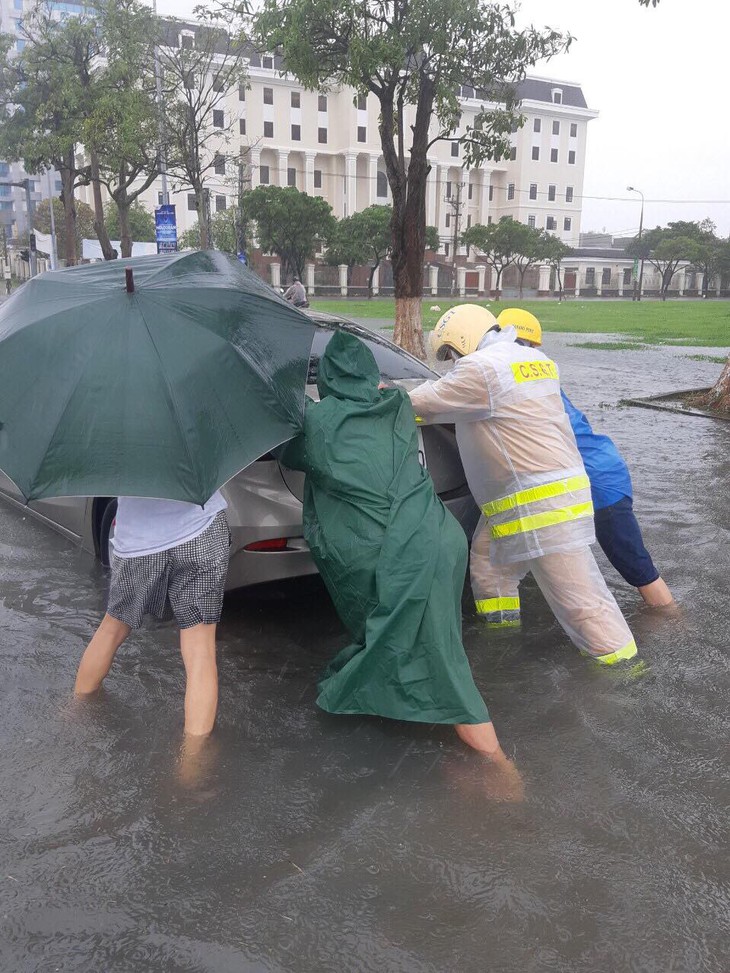 Mưa lớn kéo dài, Đà Nẵng tốc lực đào kênh thoát nước - Ảnh 7.