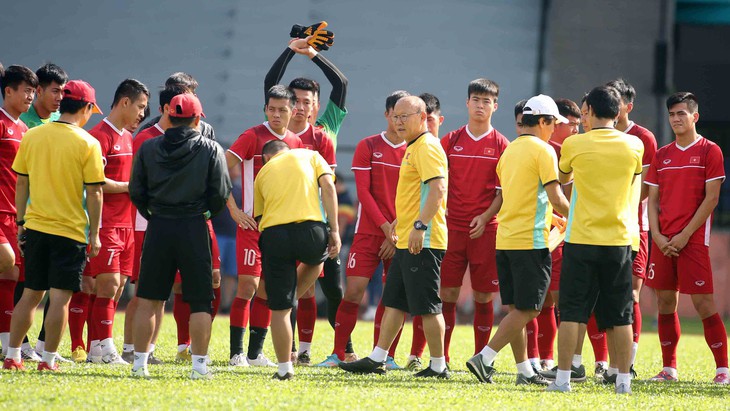 Vượt qua sức ép trên sân Bukit Jalil - Ảnh 1.