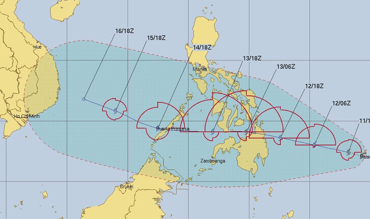 Bão gần biển Đông di chuyển nhanh, tiếp tục mạnh lên - Ảnh 1.
