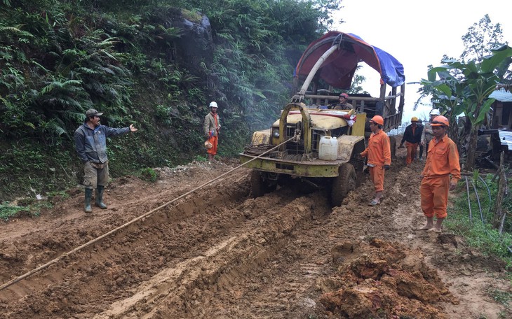 Kéo điện lên đỉnh Ngọc Linh