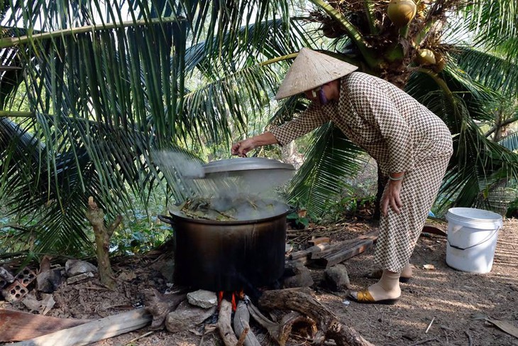 Nhớ những ngày Tết bó gối trông ngóng mẹ về - Ảnh 1.