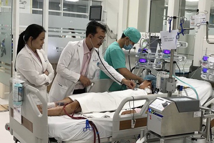 Cứu được bé gái viêm cơ tim tối cấp bằng máy ECMO - Ảnh 1.