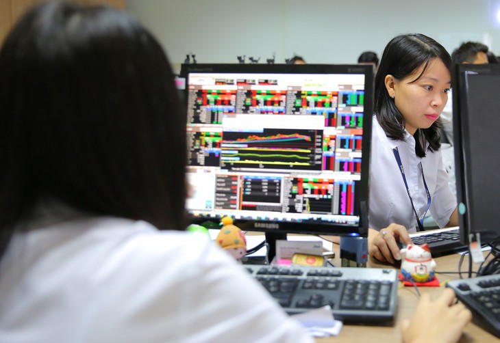 Nhờ dầu khí và ngân hàng, Vn Index vượt mốc 1.100 điểm - Ảnh 1. Nhờ dầu khí và ngân hàng, Vn Index vượt mốc 1.100 điểm - Ảnh 1.