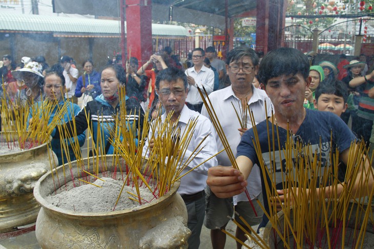 Lễ hội chùa Ông, chùa Bà không đốt vàng mã, không rải tiền lẻ - Ảnh 5.