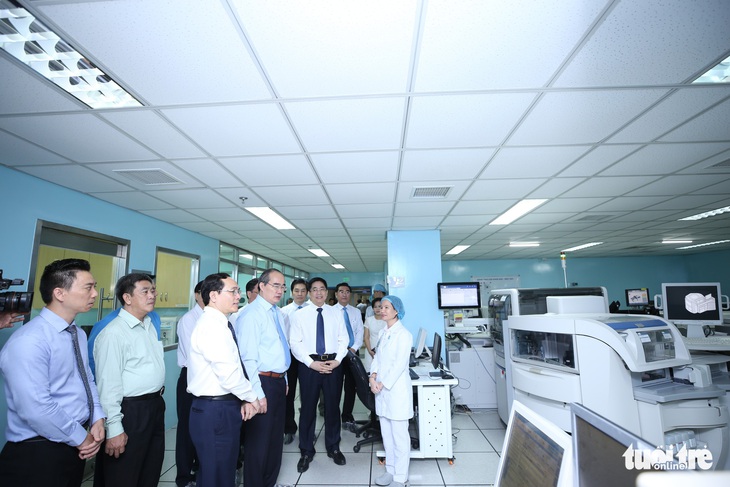 Lãnh đạo TP.HCM chúc mừng ngày thầy thuốc VN 27-2 - Ảnh 3.