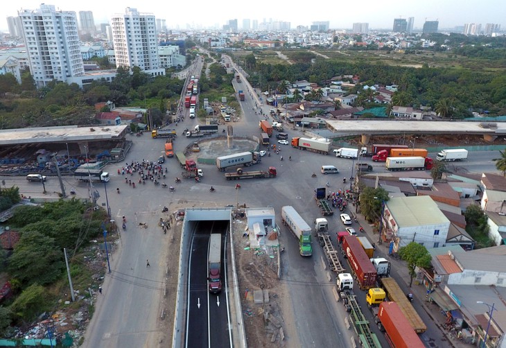 TP.HCM dồn sức giải quyết kẹt xe Cát Lái - Ảnh 2.