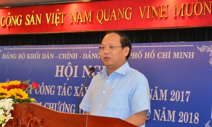 Quan tâm hơn đến mối quan hệ xã hội của cán bộ đảng viên - Ảnh 1. Quan tâm hơn đến mối quan hệ xã hội của cán bộ đảng viên - Ảnh 1.
