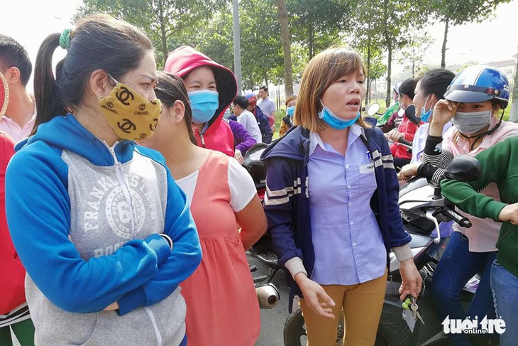 Lo mất tết, hàng trăm công nhân vây công ty chậm trả lương - Ảnh 2.