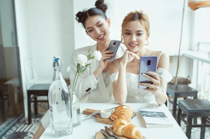 Đằng sau những bức ảnh selfie cực chất của Fung La - Ảnh 2.