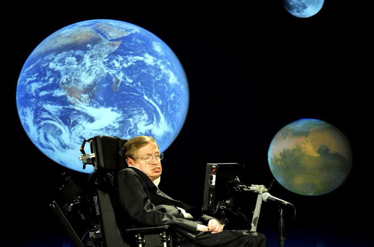 Phép mầu nào giúp Stephen Hawking chống chọi bệnh ALS? - Ảnh 1.