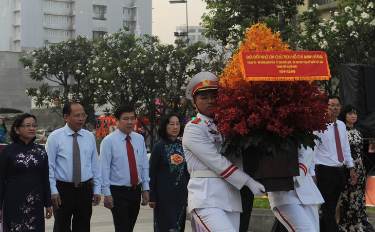 TP.HCM thi đua giải quyết các vấn đề bức xúc của dân - Ảnh 2. TP.HCM thi đua giải quyết các vấn đề bức xúc của dân - Ảnh 2.