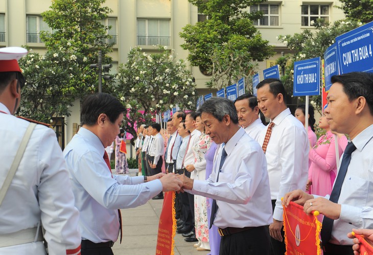 TP.HCM thi đua giải quyết các vấn đề bức xúc của dân - Ảnh 1. TP.HCM thi đua giải quyết các vấn đề bức xúc của dân - Ảnh 1.