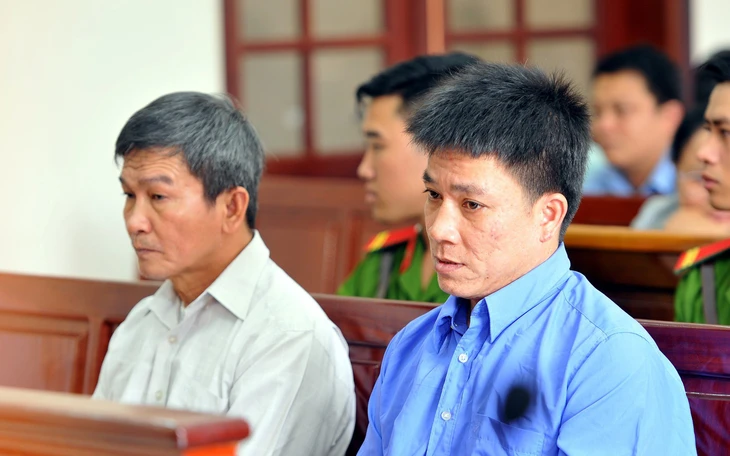 Đồng Nai: Tàu chở hàng va vào cầu Ghềnh, phong tỏa giao thông quanh khu vực - Ảnh 8.