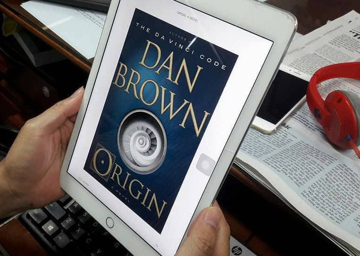 Nguyễn Xuân Hồng chỉ dịch Nguồn cội của Dan Brown trong 3 tháng - Ảnh 1.