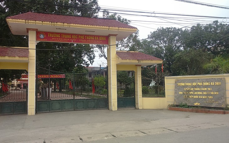 Trường cho học sinh nghỉ để thầy cô đi 